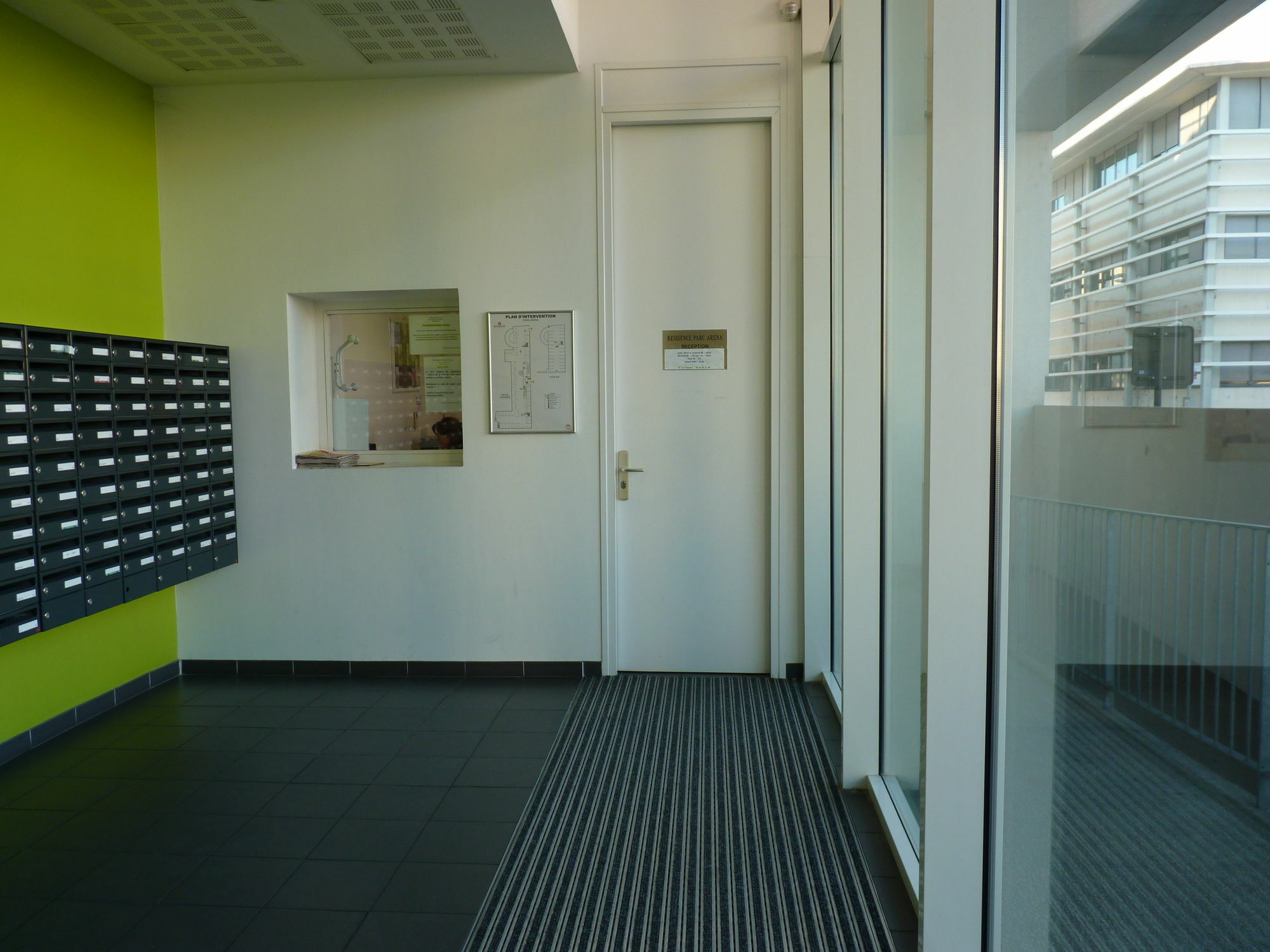 Aparthotel Parc Arena Nimes Exterior foto